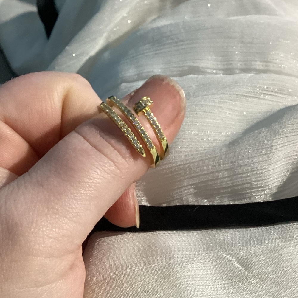 💋💄18k Gold Polymer Sparkling Zircon Swirl Nail Ring - Picture 9 of 17